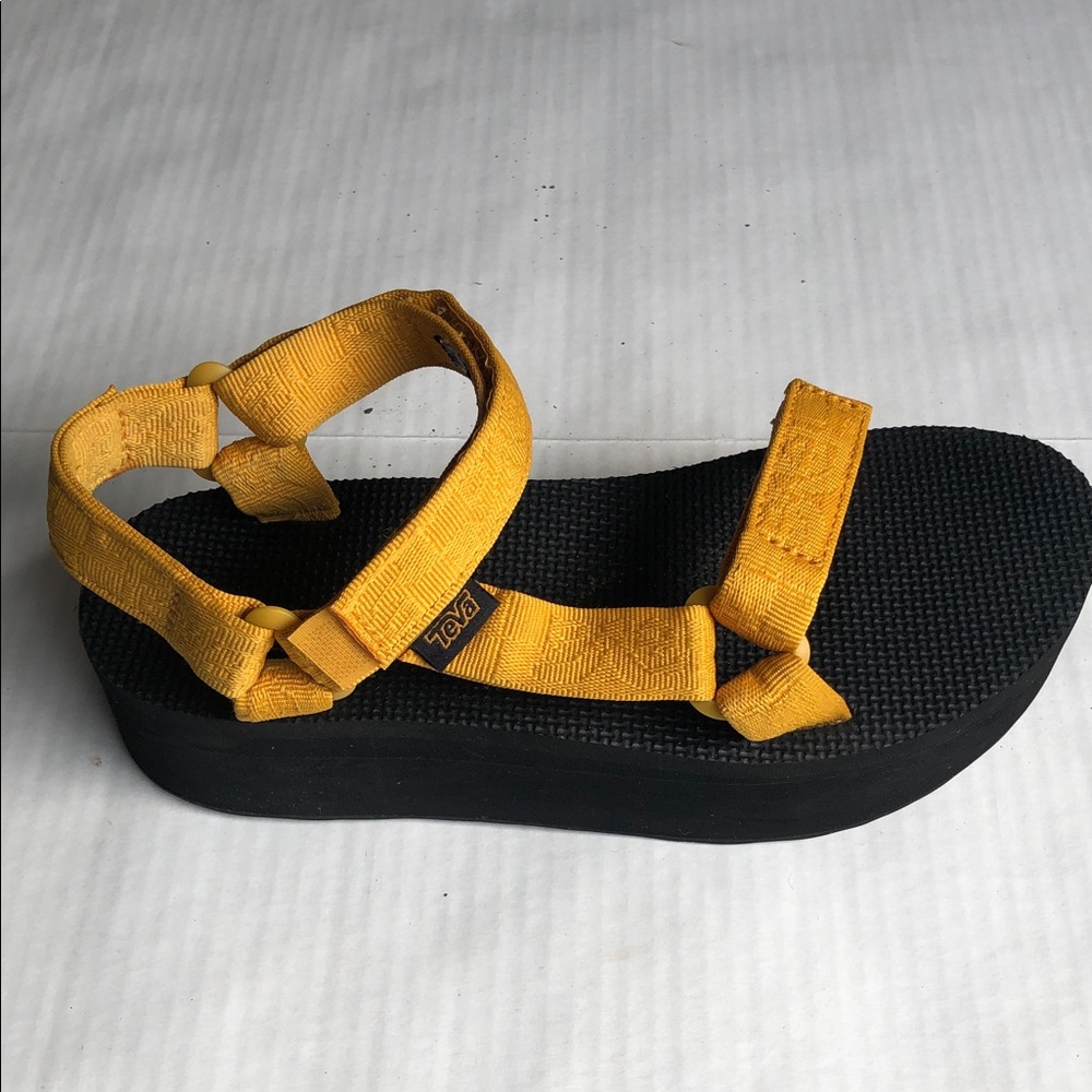 Teva Flatform Universal Platform Sandals Sunflower Yellow Straps Sz. 8